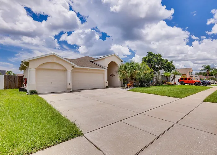 Riverview Home With Screened Pool About 1 Mi To Marina!