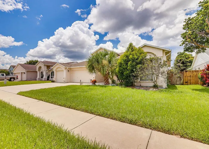 Riverview Home With Screened Pool About 1 Mi To Marina!